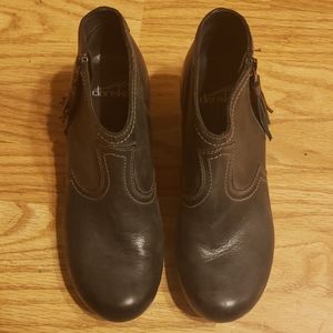 Cute dansko boots with side zipper and tassel l